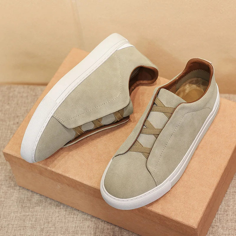 2025 New Men's Leather Round Toe Flat Bottomed Trendy and Fashionable Casual Shoes, Breathable and Lightweight Board Shoes