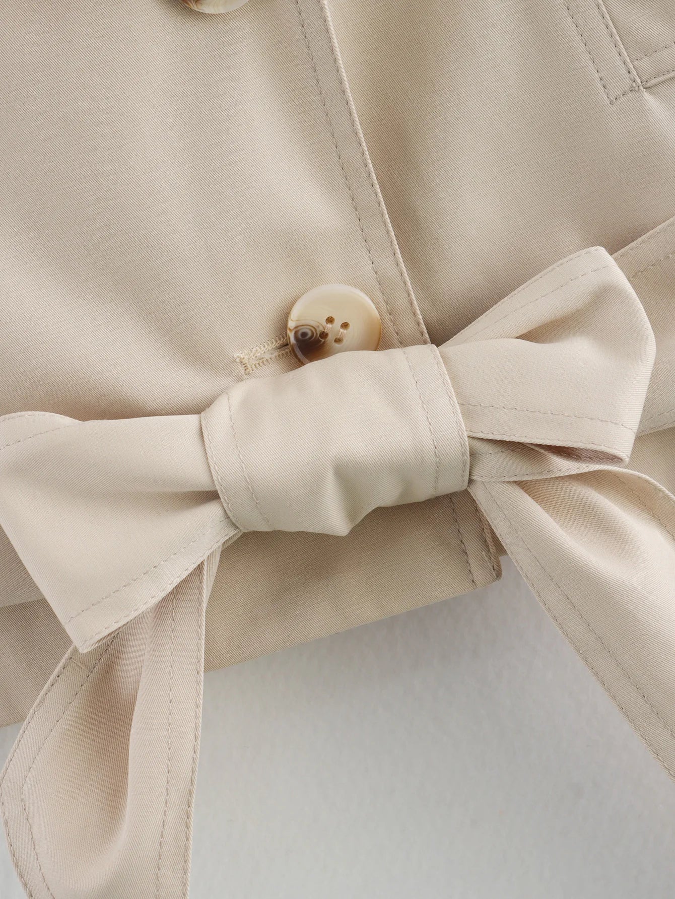 TRAFZA 2025 Spring Retro V-neck Double Breasted Women's Pocket Top Loose Jacket Women's Street Casual Lace-up Short Trench Coat