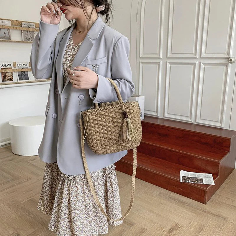 Women Handbags Straw Rattan Woven Crossbody Bag Summer Bohemia Beach Tassel Design Basket Bag Fashion Shoulder Messenger Bag