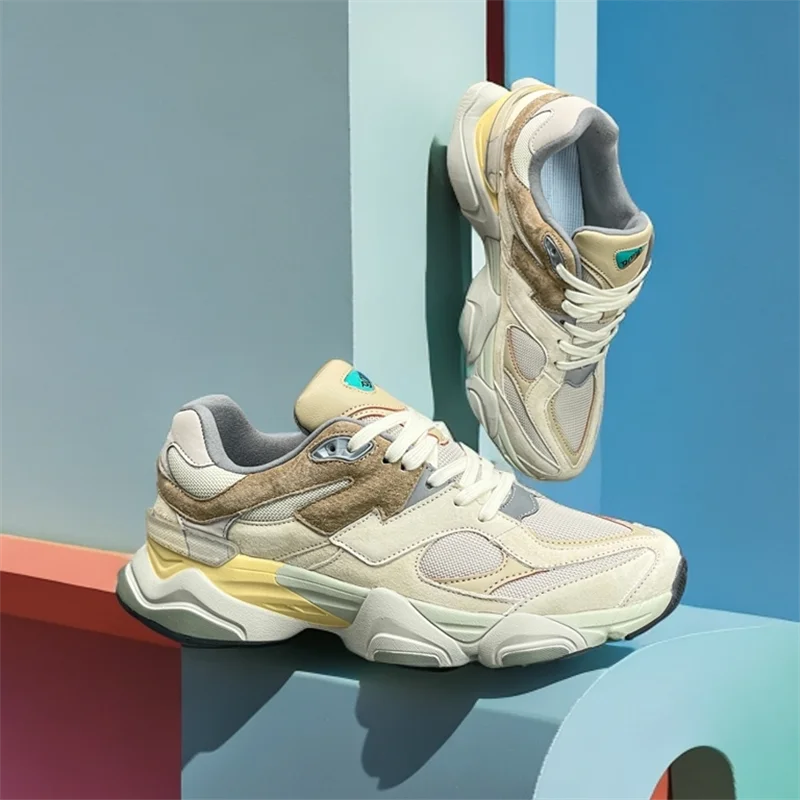 Fashionable and versatile, comfortable soft-soled casual sneakers for commuting to and from get off work