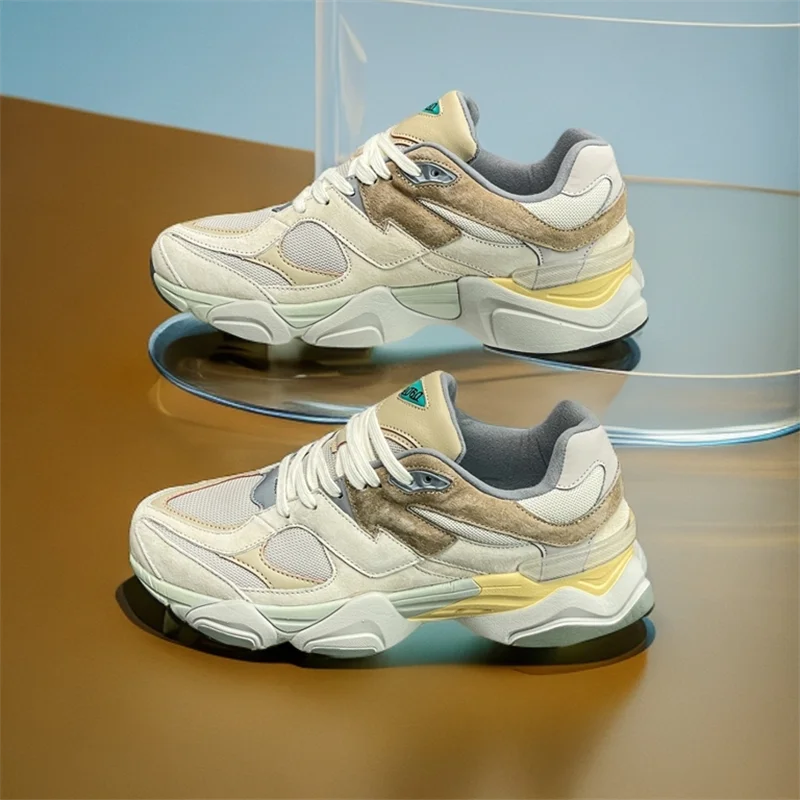 Fashionable and versatile, comfortable soft-soled casual sneakers for commuting to and from get off work