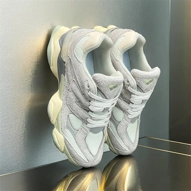 Fashionable and versatile, comfortable soft-soled casual sneakers for commuting to and from get off work