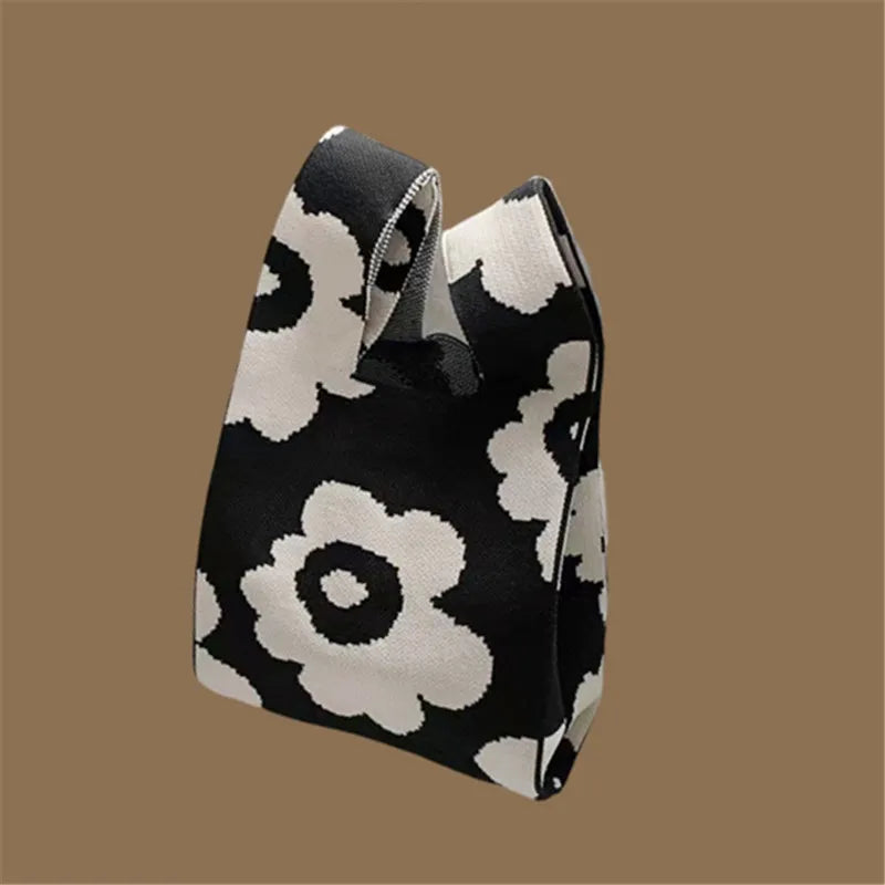 Women Handmade Knitted Small Handbag, Casual Wrist Bag, Student Reusable Shopper Mini Tote Bag, Suitable for Daily Use Outdoor