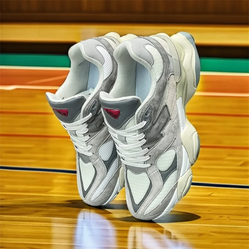 Fashionable and versatile, comfortable soft-soled casual sneakers for commuting to and from get off work