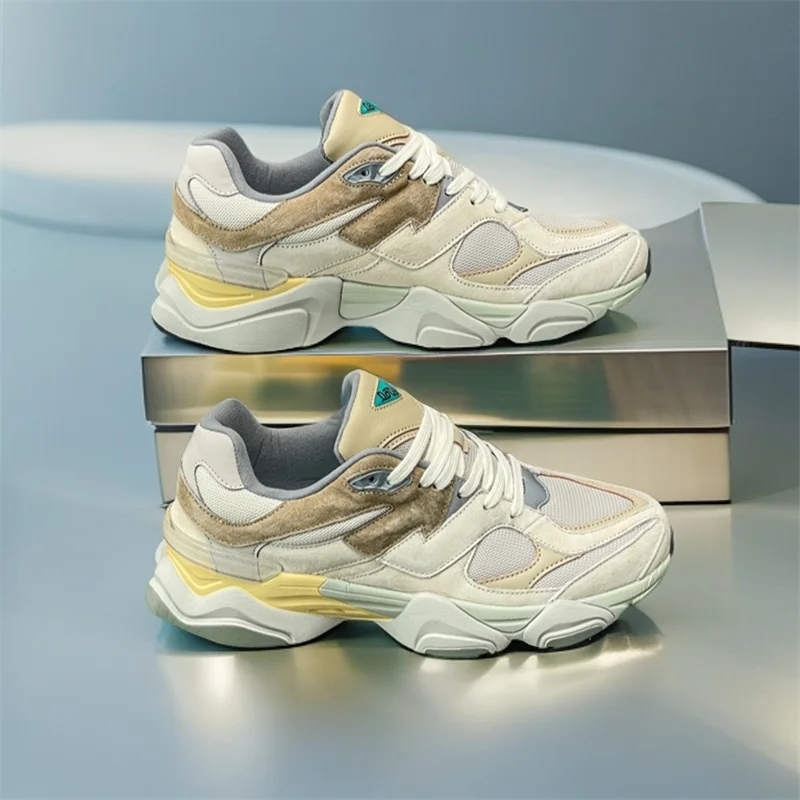 Fashionable and versatile, comfortable soft-soled casual sneakers for commuting to and from get off work