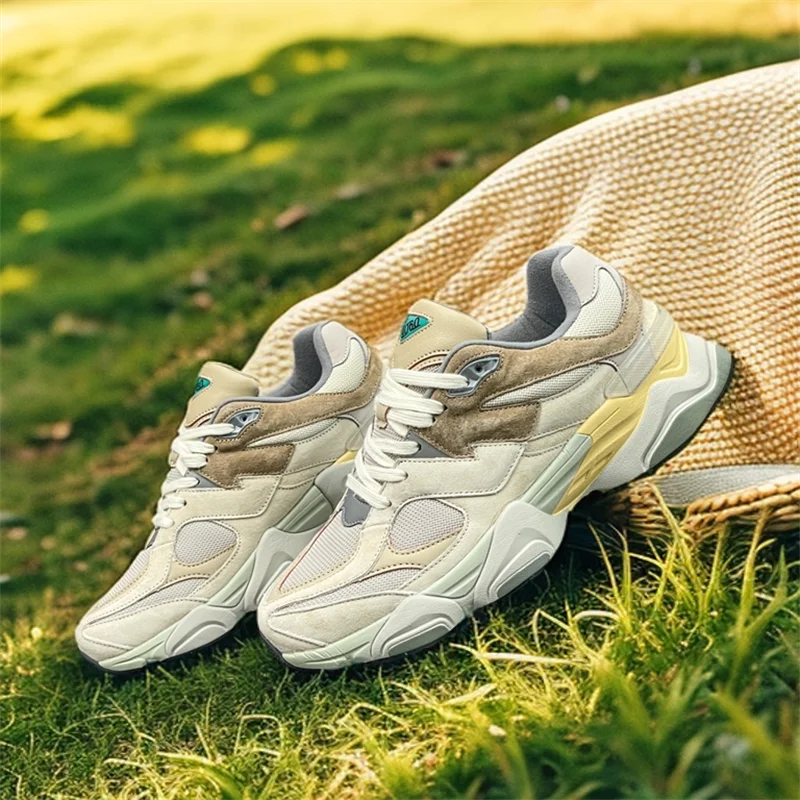 Fashionable and versatile, comfortable soft-soled casual sneakers for commuting to and from get off work