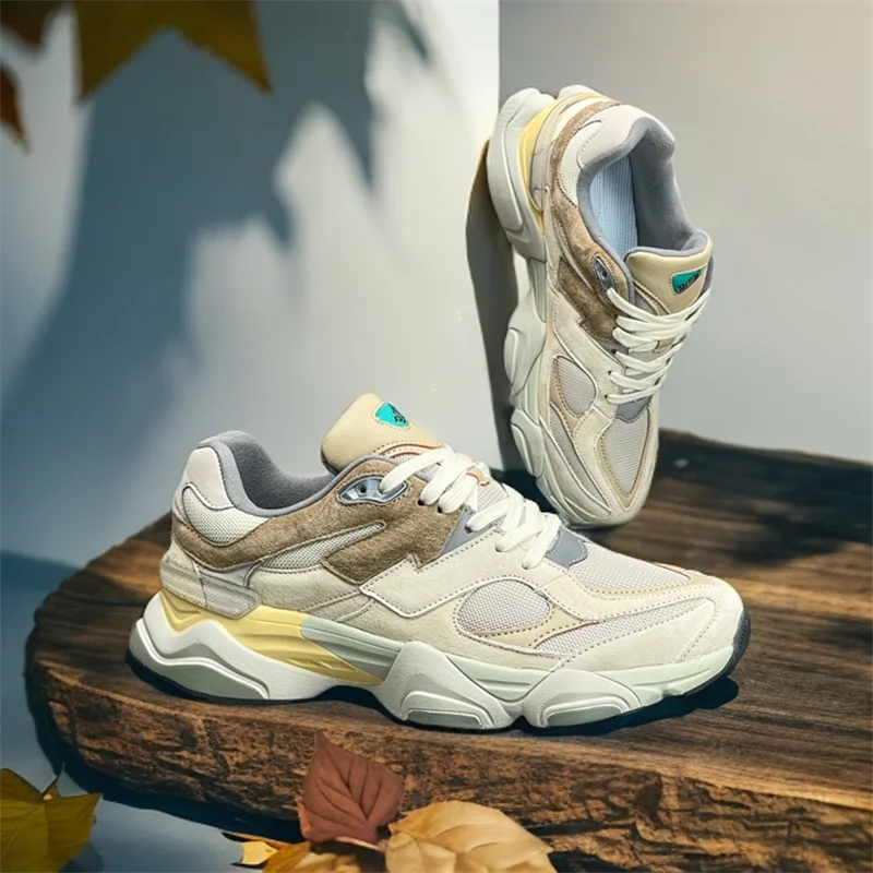 Fashionable and versatile, comfortable soft-soled casual sneakers for commuting to and from get off work