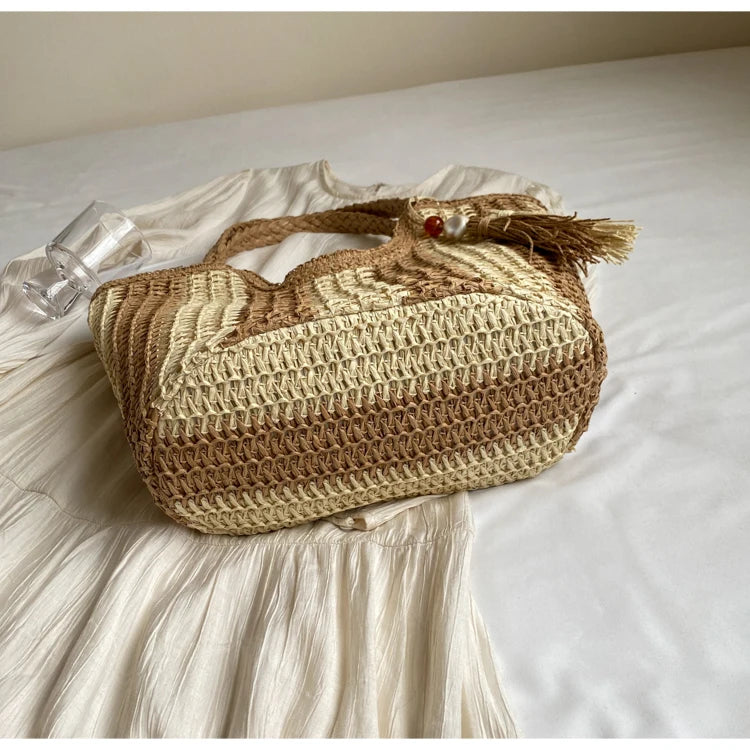 Leisure grass woven bag for women with large capacity, 2024 new summer single shoulder commuting woven bag, beach bag