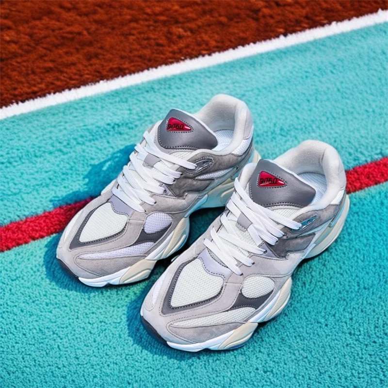 Fashionable and versatile, comfortable soft-soled casual sneakers for commuting to and from get off work