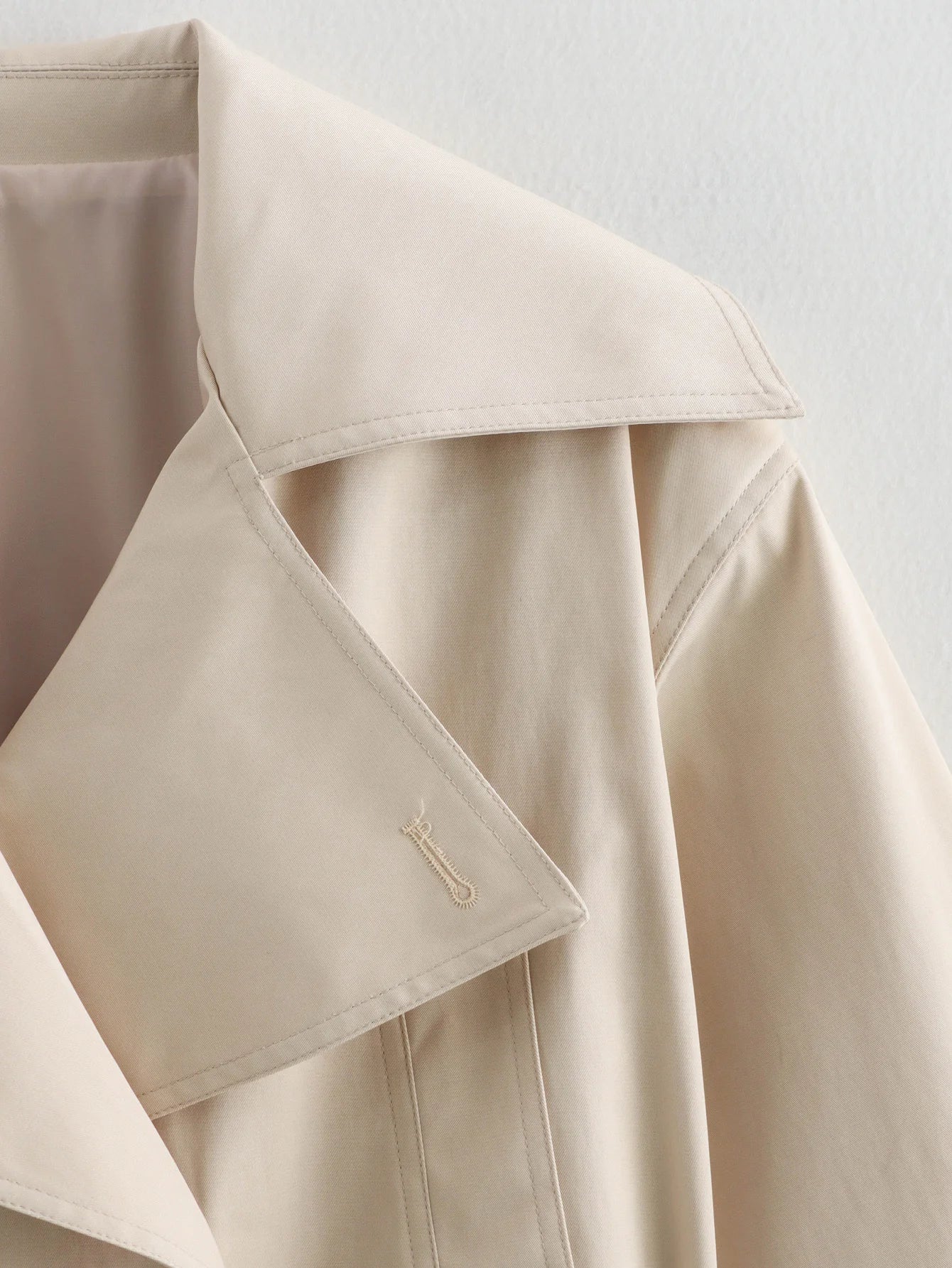 TRAFZA 2025 Spring Retro V-neck Double Breasted Women's Pocket Top Loose Jacket Women's Street Casual Lace-up Short Trench Coat