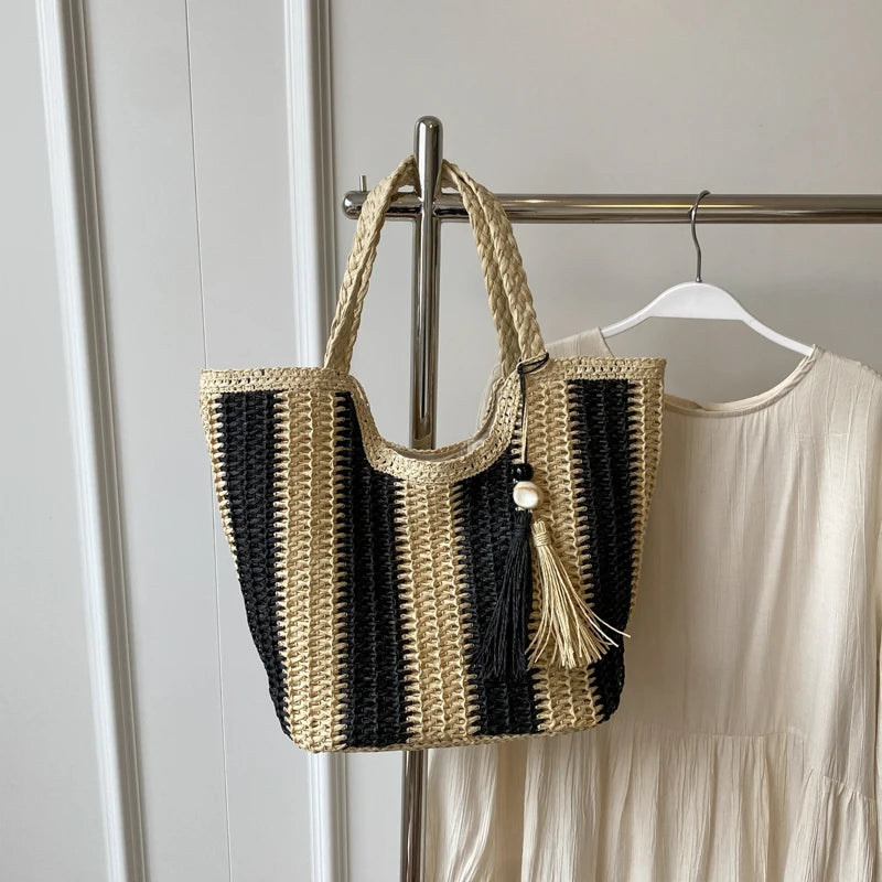 Leisure grass woven bag for women with large capacity, 2024 new summer single shoulder commuting woven bag, beach bag