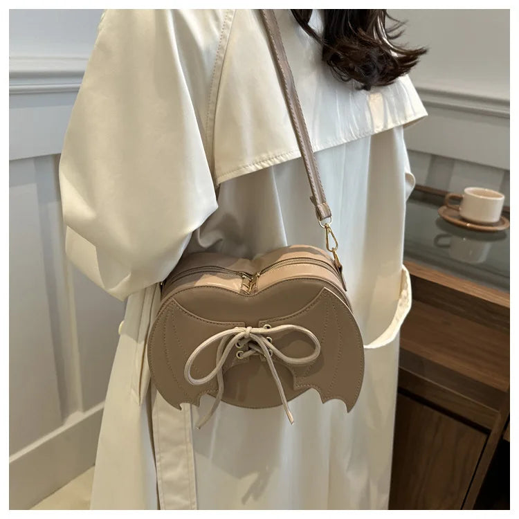 New trendy and personalized wing shoulder bag, versatile ins crossbody shaped bag