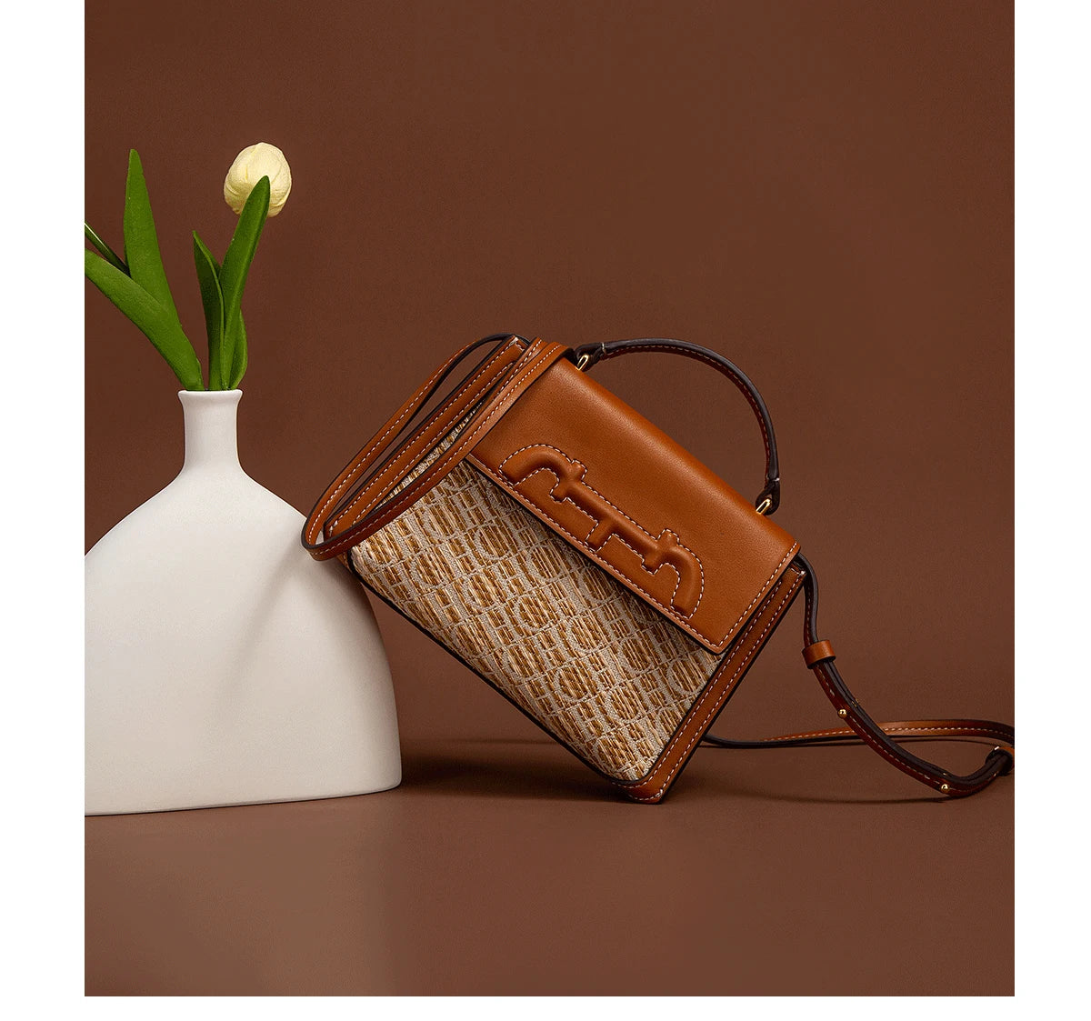 CHCH Women's Shoulder Bag New Handheld Flip Panel Panel Design Handbag