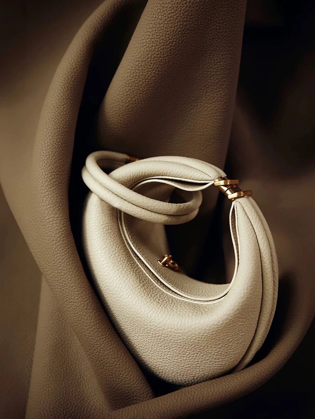 Fresh and casual versatile pine crescent bag, fashionable and luxurious one shoulder armpit bag