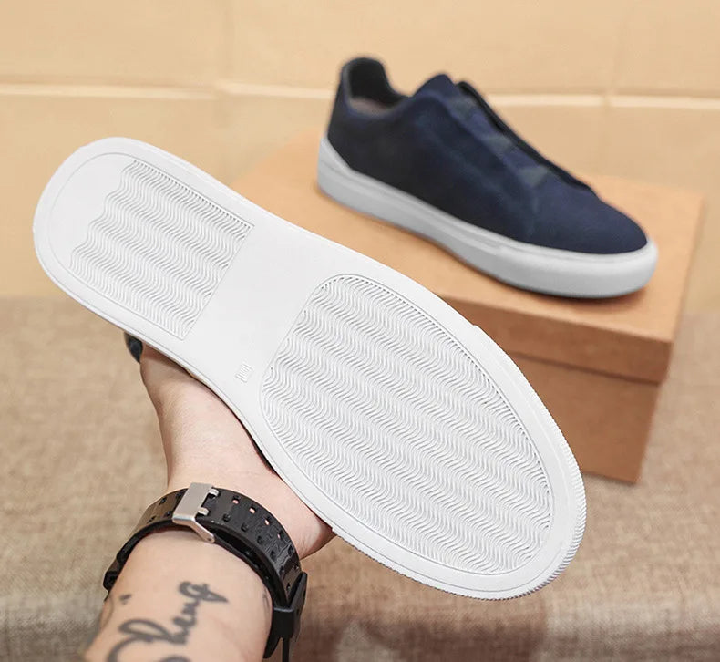 2025 New Men's Leather Round Toe Flat Bottomed Trendy and Fashionable Casual Shoes, Breathable and Lightweight Board Shoes