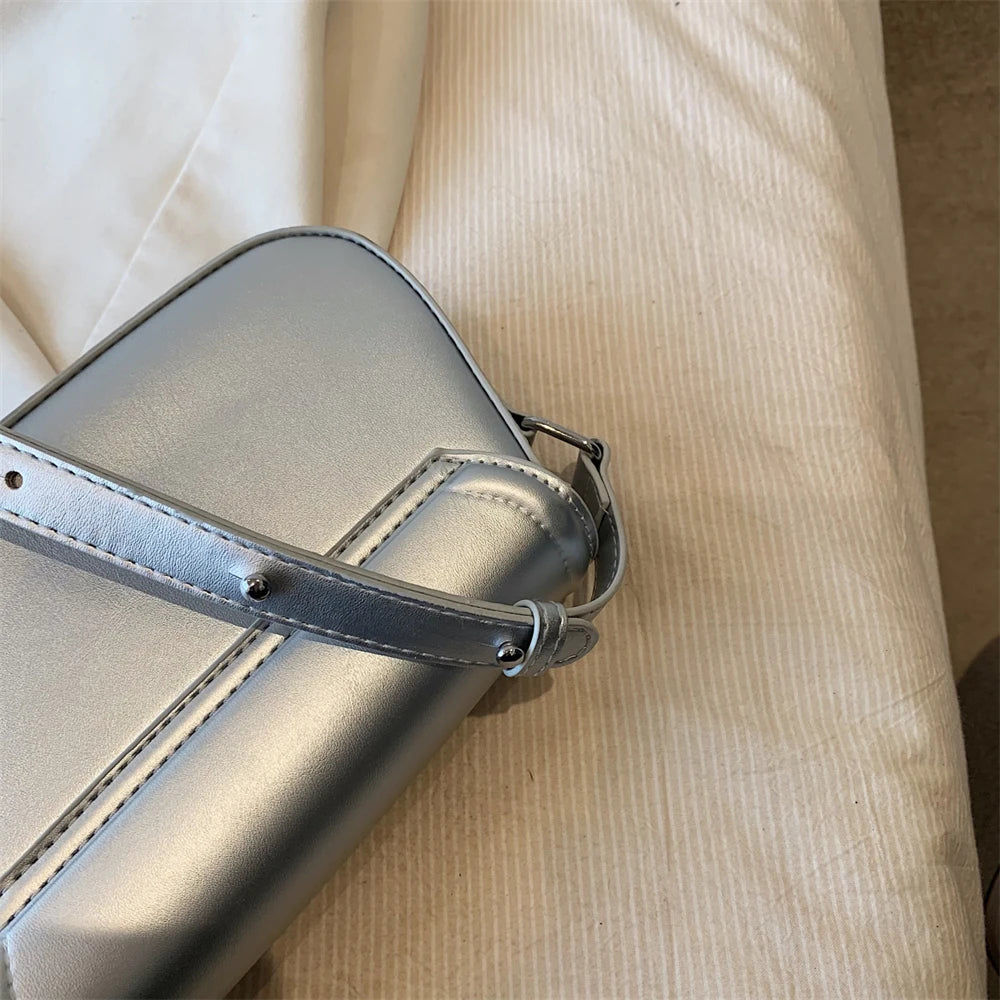 MOODS Loving Heart Buckle Crossbody Bags For Women 2023 Luxury Designer Handbags Silver Color Small Shoulder Underarm Phone Bag