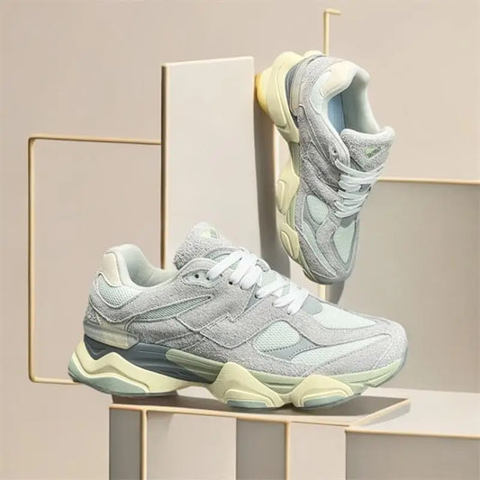 Fashionable and versatile, comfortable soft-soled casual sneakers for commuting to and from get off work