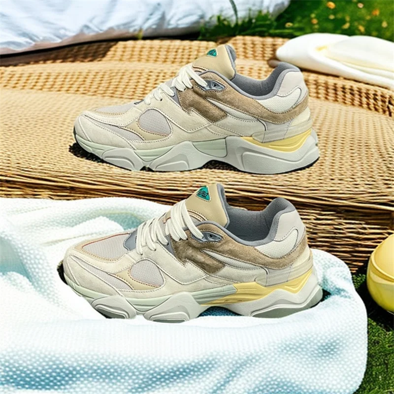 Fashionable and versatile, comfortable soft-soled casual sneakers for commuting to and from get off work