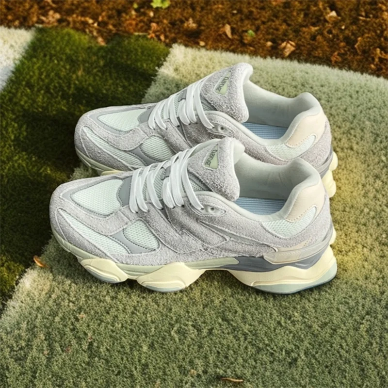 Fashionable and versatile, comfortable soft-soled casual sneakers for commuting to and from get off work