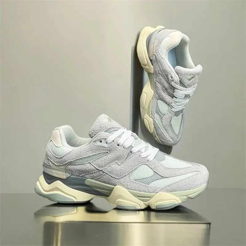 Fashionable and versatile, comfortable soft-soled casual sneakers for commuting to and from get off work